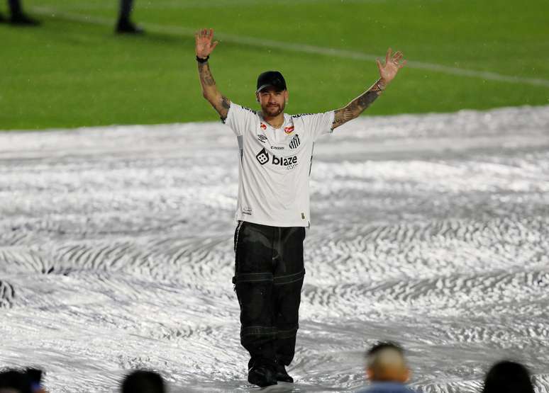 Neymar during a presentation in Vila Belmiro, in Santos