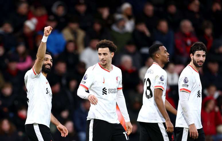 Los jugadores de Liverpool celebran el segundo propósito