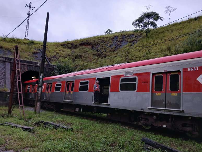 Deslizamento de terra provocou descarrilamento de trem da CPTM 