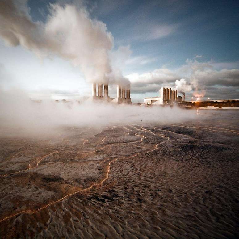 Na Isl&acirc;ndia, o imenso calor da Terra fica perto da superf&iacute;cie, o que facilita seu uso para aquecimento e produ&ccedil;&atilde;o de energia