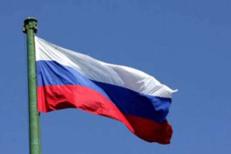 Bandeira da Rússia flamulando
