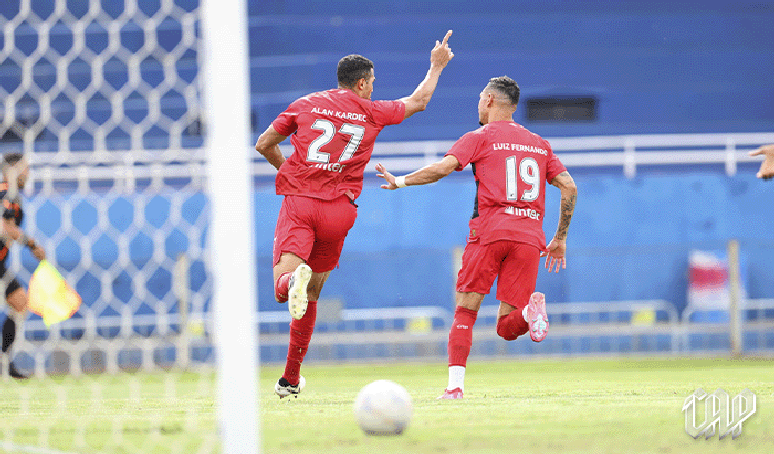 Alan Kardec e Luiz Fernando comemorando o gol marcado 