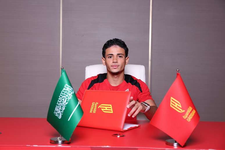 Guga em apresentação no Al Qadsiah, da Arábia Saudita. 