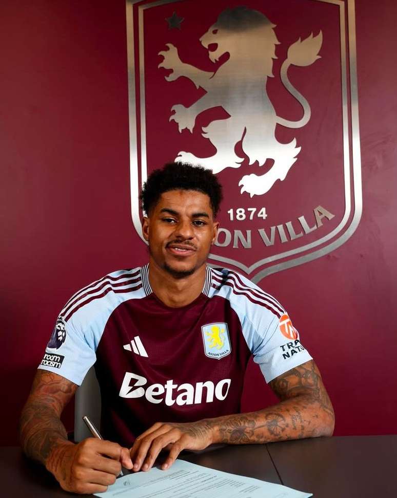 Rashford anunciou o Aston Villa. 