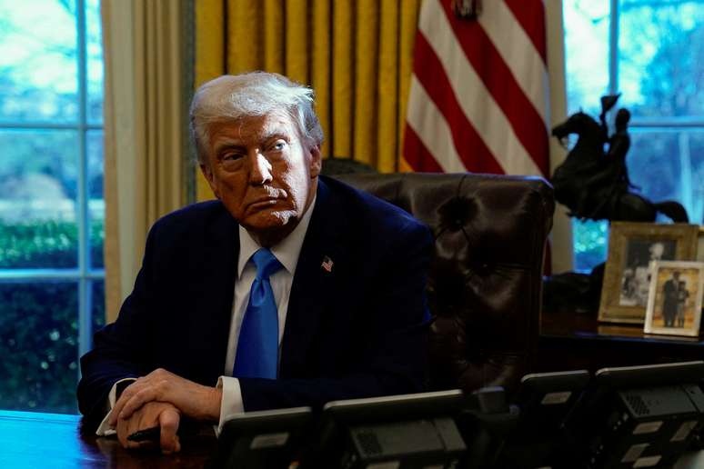 O corte dos recursos segue a ordem do presidente Donald Trump.