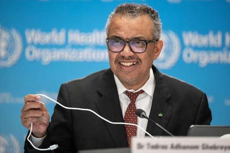 Em maio de 2023, a OMS declarou o fim da emergência global de saúde relacionada à covid-19. A entidade ponderou que a doença continuaria a causar problemas e lembrou que, até aquele momento, haviam sido registradas 7 milhões de mortes — embora estimava-se que esse número poderia superar a casa de 20 milhões por causa da subnotificação.