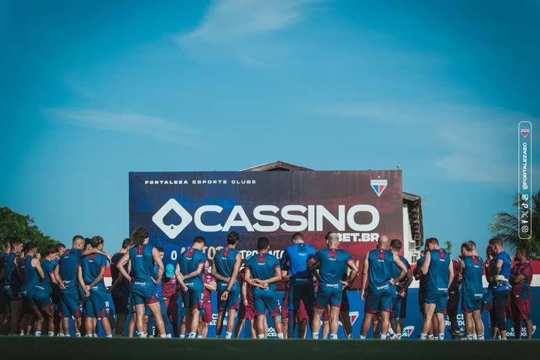 O elenco de Fortaleza se reuniu em treinamento. 