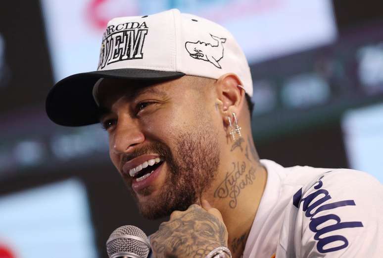 Neymar durante apresentação no Santos