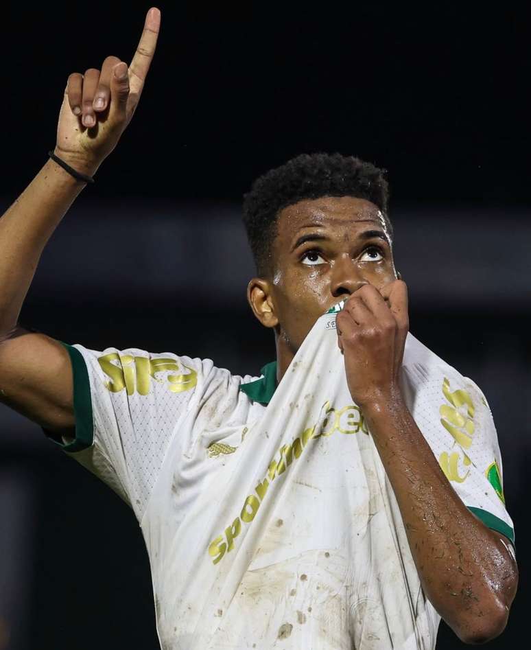 Estêvão deve ser peça principal contra o Corinthians.