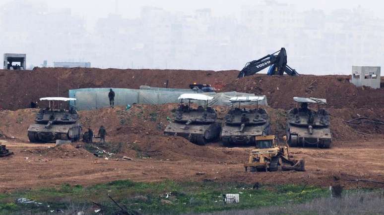 O cessar-fogo suspendeu os combates entre Israel e o Hamas, mas Israel ainda não retirou totalmente suas tropas da Faixa de Gaza
