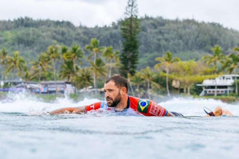 Alejo Muniz surfando na WSL. 