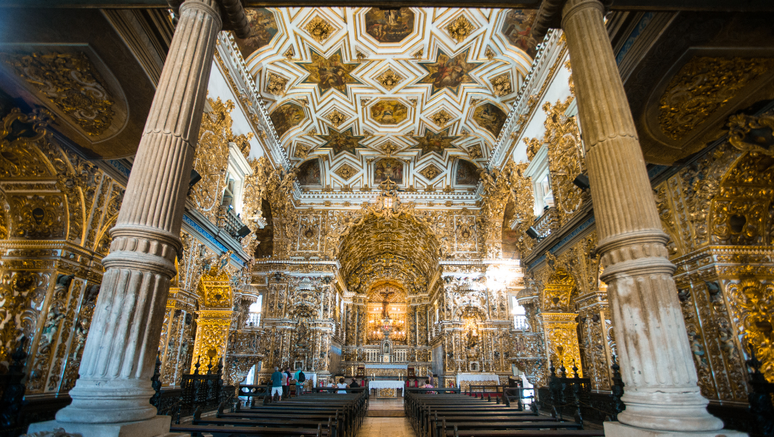 Construída entre os séculos XVII e XVIII, a Igreja de São Francisco é classificada como uma das Sete Maravilhas de Origem Portuguesa no Mundo.