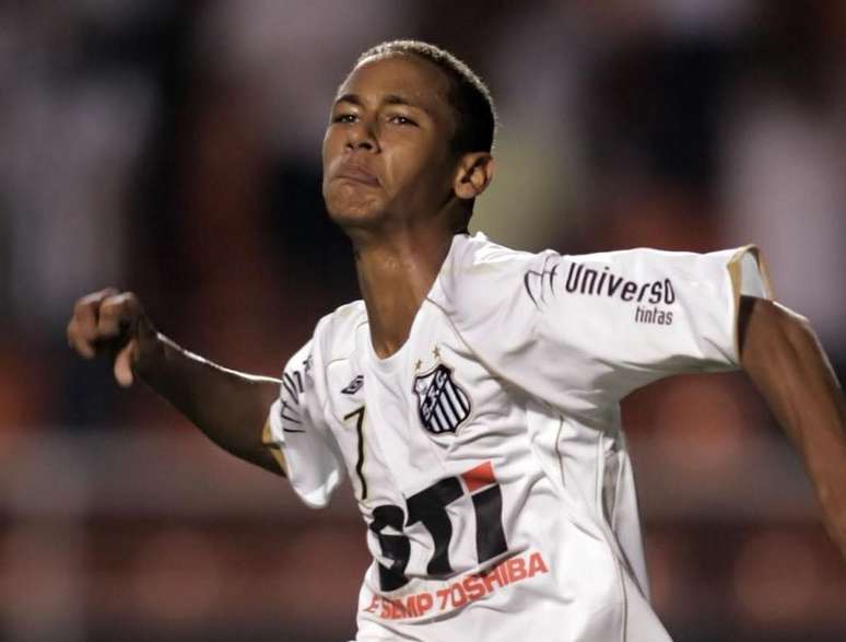 Neymar na primeira passagem pelo Santos. Aniversário de 33 anos lembra a influência na escolha de nomes de filhos.