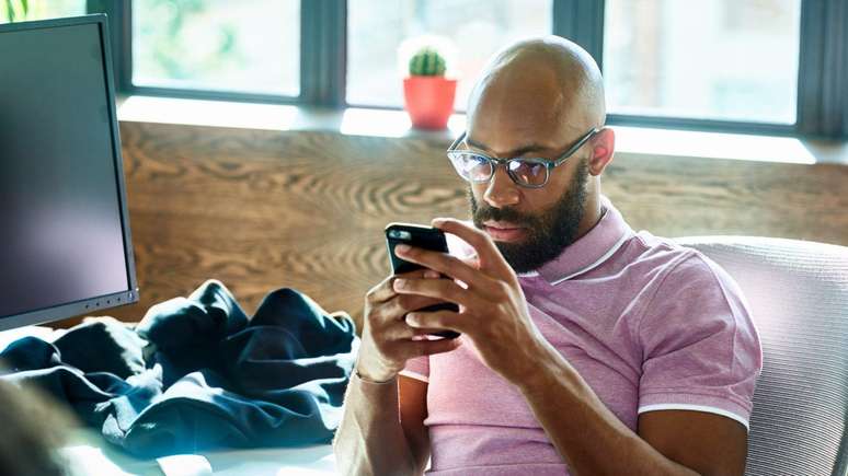 Muitos funcionários dizem que estão usando Inteligência Artificial no trabalho mesmo sem autorização