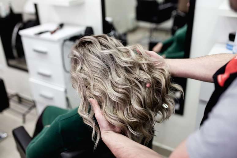 Mega hair de cabelos naturais costuma ter o valor mais alto 