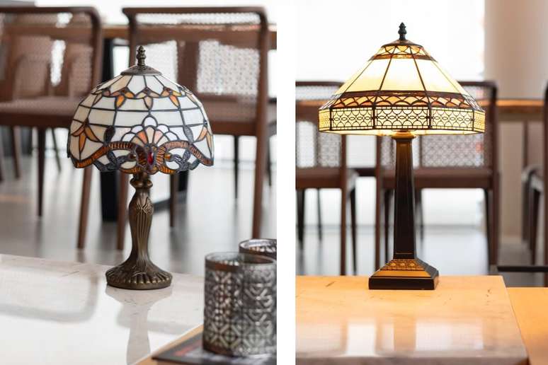Luminárias de apoio em vidro trabalhado adicionam elegância ao ambiente (Projeto: Studio Triarq | Imagens: Emerson Rodrigues)