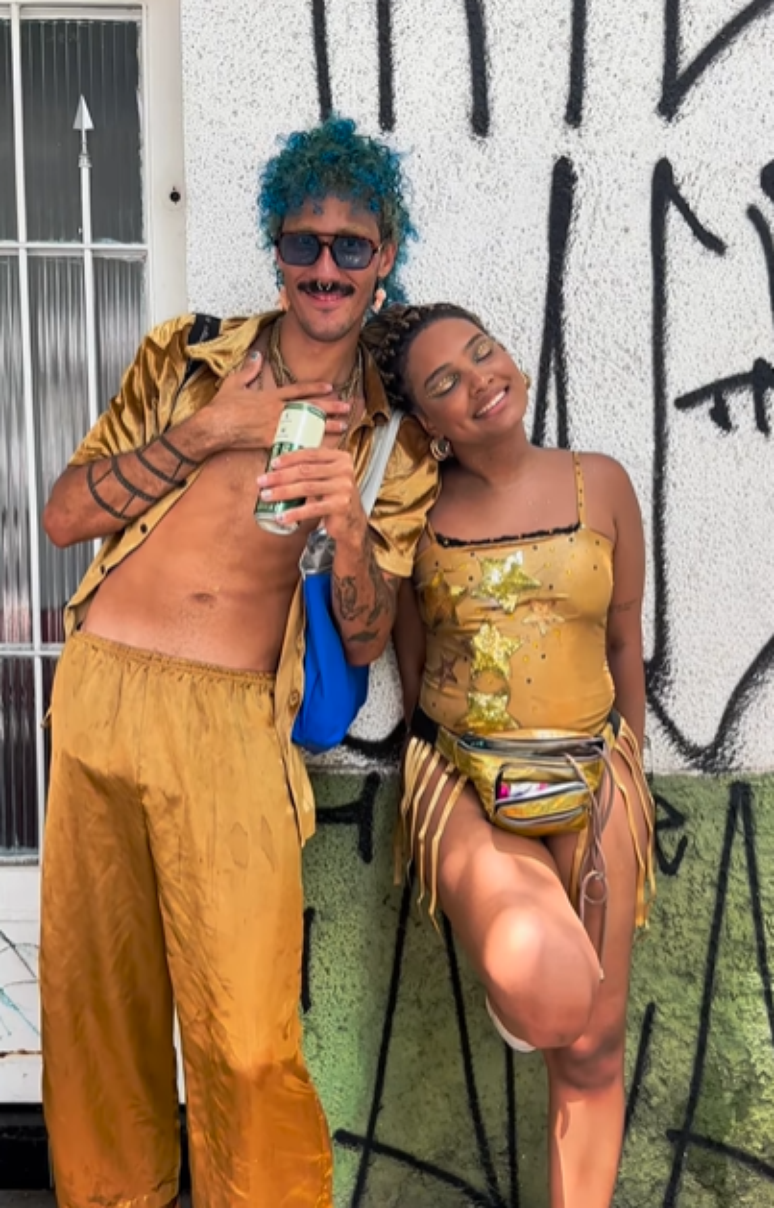 Capriche no dourado e aposte na fantasia de estatueta do Oscar para brilhar muito!