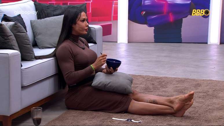 Irmã de Gracyanne conta que ela come 6 mil calorias por dia 