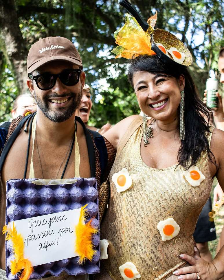 Fantasias de caixa de ovos e Gracyanne Barbosa são ideais divertidas para a folia