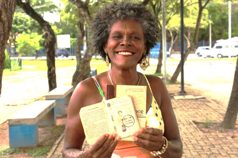 Vera Lúcia da Silva. Registros em carteira e trabalhos sem registro viraram conteúdo para o livro