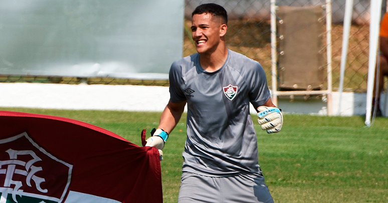 Pedro Rangel com a camisa do Fluminense. 