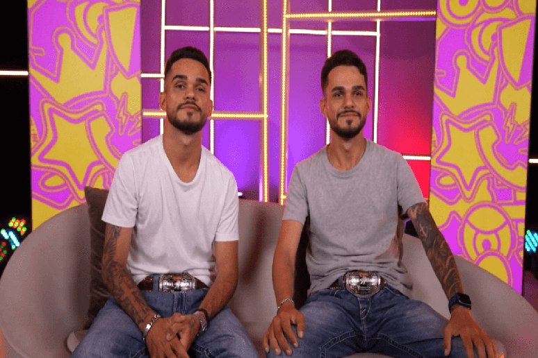 Jo&atilde;o Gabriel tem tatuagens no bra&ccedil;o esquerdo para se diferenciar do irm&atilde;o Jo&atilde;o Pedro 