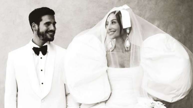 Sabrina Sato ou Sabrina Pattes? Apresentadora revela mudança de nome após casamento!
