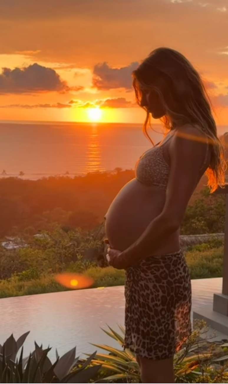 Gisele Bündchen mostra barriga de grávida.