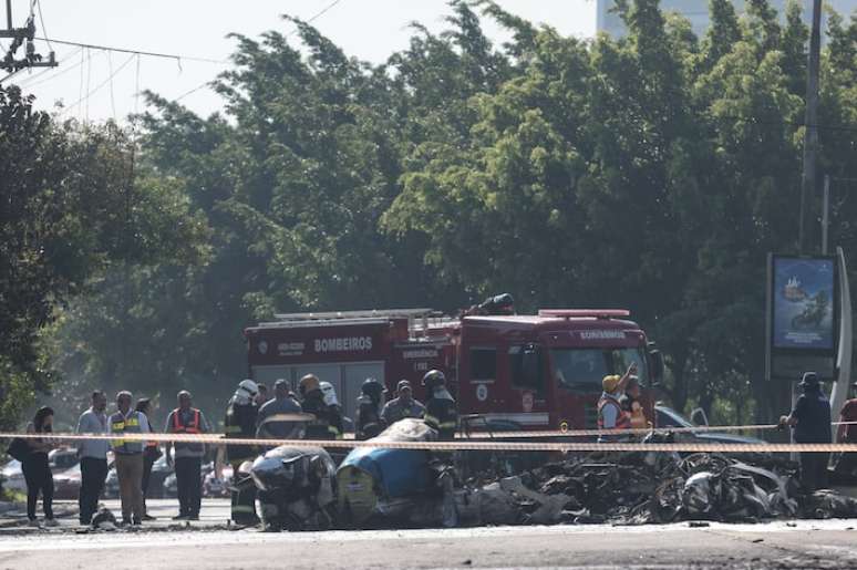 Avião de pequeno porte caiu na Barra Funda, na manhã desta sexta, 7.