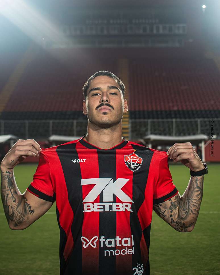 Lucas Halter é anunciado no Vitória. 