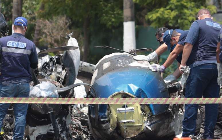Avião que caiu em avenida de São Paulo