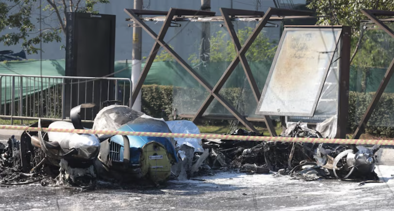 Imagens dos estragos provocados por queda de avião na Avenida Marquês de São Vicente, 