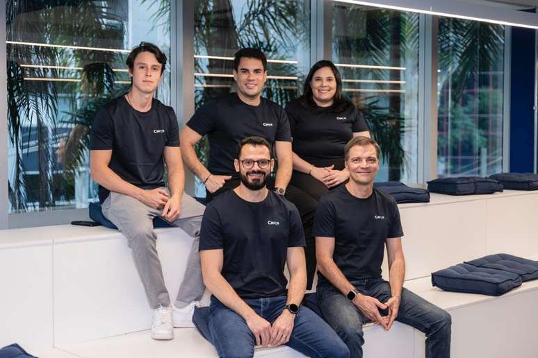 Lorenço Boettcher, Wilgo Cavalcante, Desirée Cavalcante, Eimar Carlos e Pedro Rosolen, fundadores da Caveo 