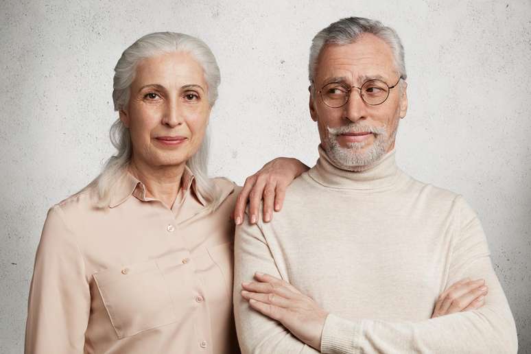 Psicanalista recomenda terapia para casais que enfretam crise em casamento longo