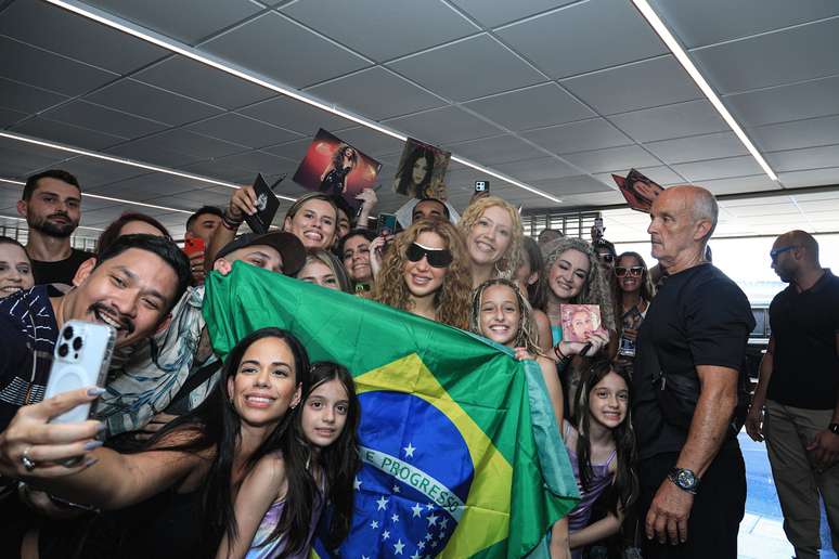 Shakira desembarca no Brasil para nova turnê