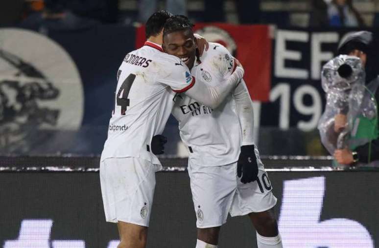 Giménez anotó un hermoso gol una victoria sobre Milán: Gabriel Maltenei/Getty EM.