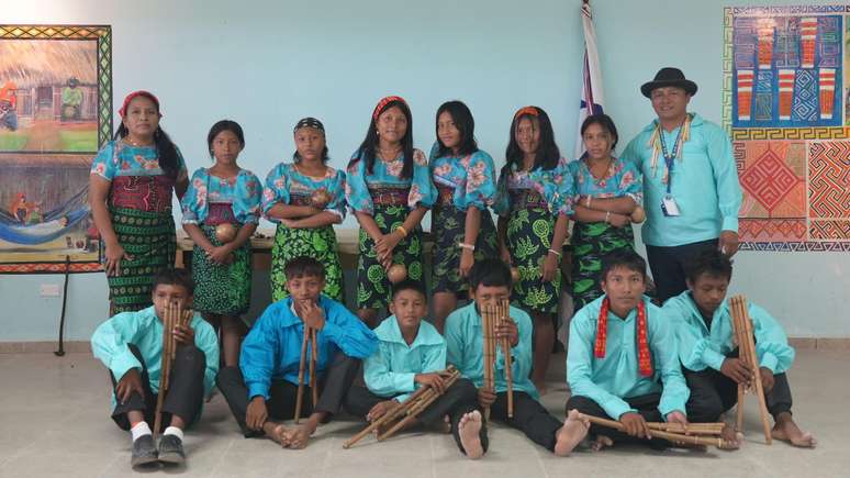 O grupo de dança e música Isberyala ensaia na Casa de la Cultura.