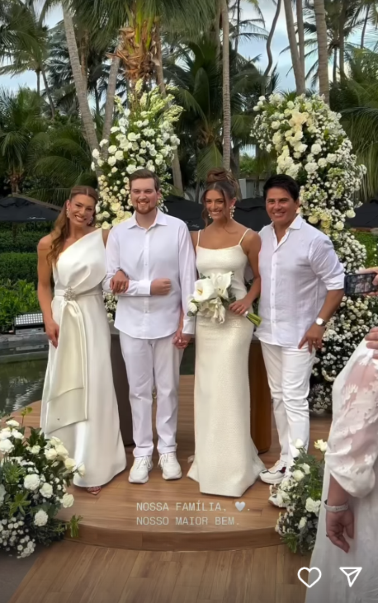 Cesar Filho e Elaine Mickely ao lado da filha e genro, Luma Cesar e Ed Beccle - Instagram