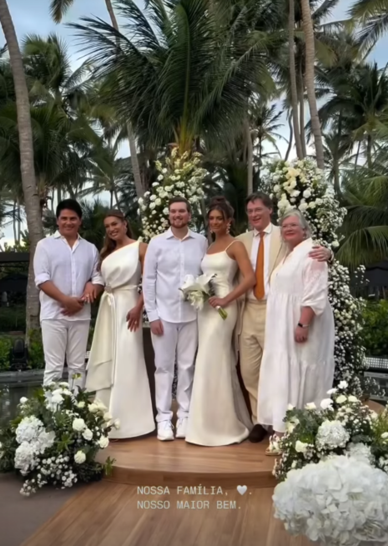 Luma Cesar e Ed Beccle ao lado dos pais - Instagram