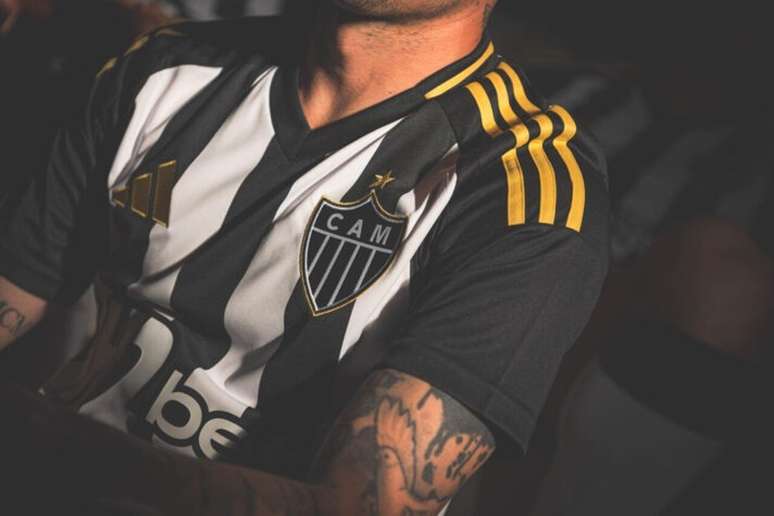 Na foto os detalhes do novo uniforme do Galo –