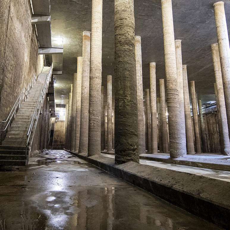 O reservatório construído sob as ruas de Barcelona ajuda a coletar a água das tempestades e reduzir as enchentes na superfície