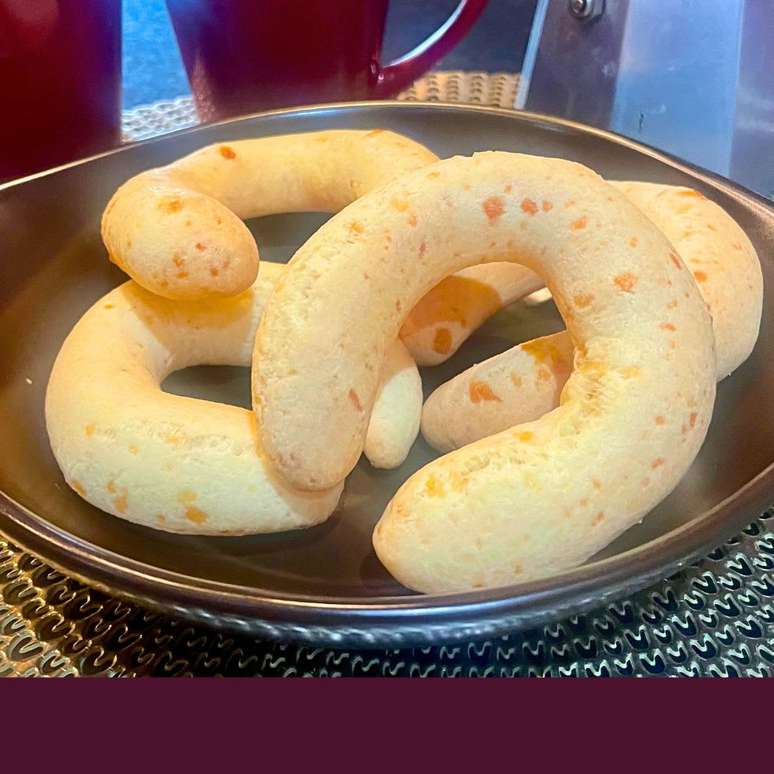 CHIPA PARAGUAIA COM REQUEIJÃO