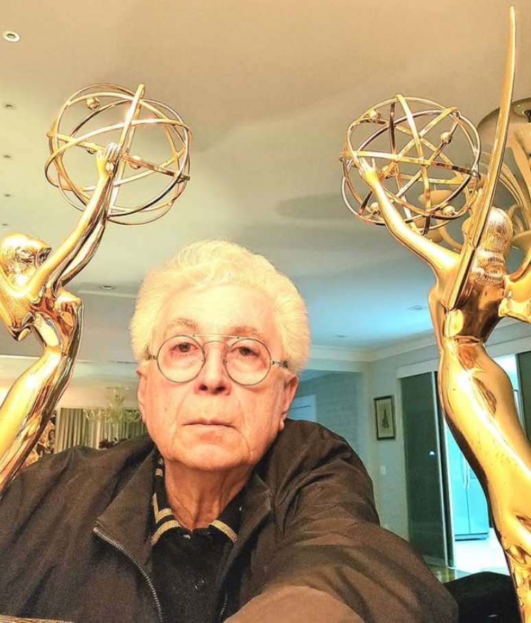 Silva com seus Emmys: um pela novela portuguesa 'Laços de Sangue' e outro por 'Império', trama que levantou a audiência da Globo em 2014