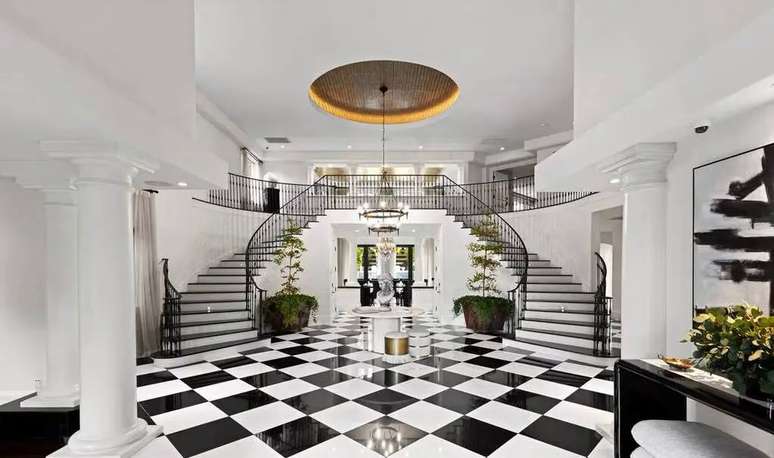 Interior da mansão da família Kardashian 
