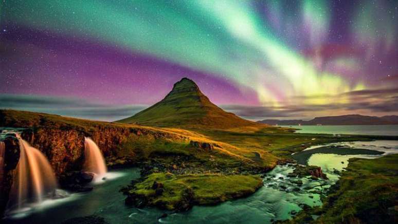 A aurora boreal é apenas uma das experiências noturnas extraordinárias que estão ganhando popularidade