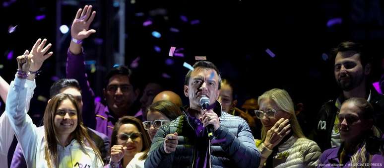 Noboa em comício: herdeiro de uma das maiores fortunas do país, ele já derrotou sua rival Luisa González em 2023