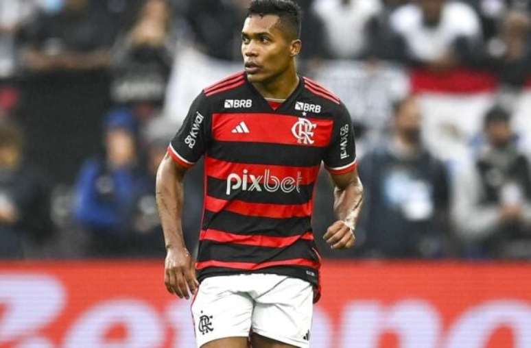 Marcelo Cortes/Flamengo - Legenda: Alex Sandro será desfalque do Flamengo por pelo menos uma semana
