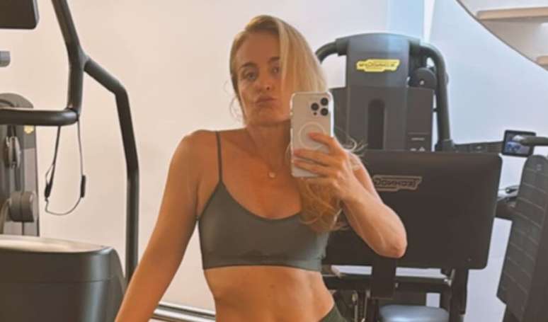Angélica cura el estómago en el entrenamiento, pero la presencia inesperada en el gimnasio roba la escena.