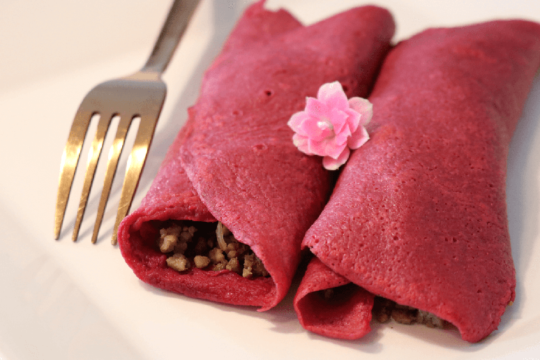 Panqueca de beterraba com carne moída