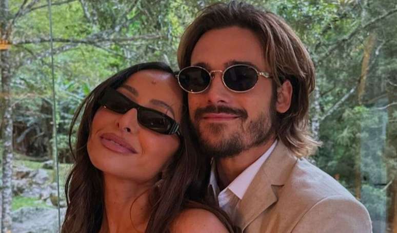 Ausência de Nicolas Prattes em ensaios de Sabrina Sato para o Carnaval para chama atenção e famosa quebra silêncio.